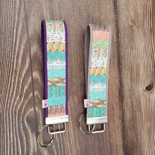 Wrist Keychain | Feathers, Boho, Dreamcatcher Patrern - My Other Child / Blooms n' Rooms