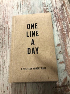 One line a day | A 5 Year Memory Book | Canvas - My Other Child / Blooms n' Rooms